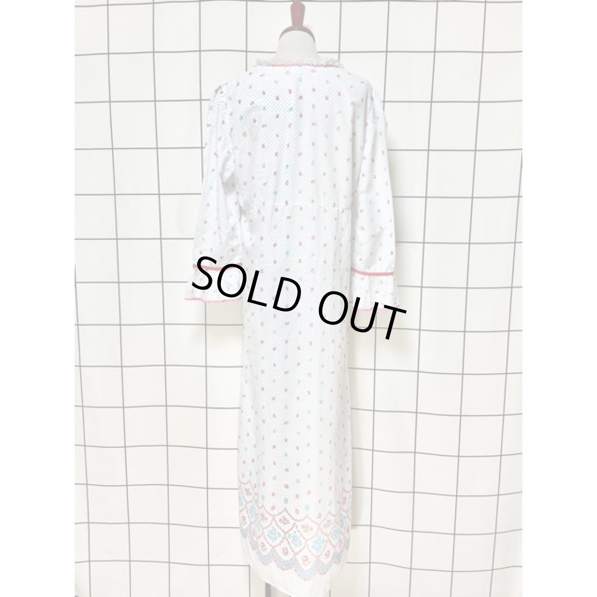 画像2: 花柄 ドット レース リボン レトロ 長袖 ヨーロッパ古着 ヴィンテージロングワンピース (2)