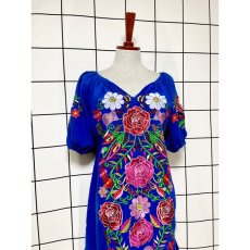 画像5: 花刺繍 袖にも刺繍 ブルー ウエストリボン フォークロア レトロ ヴィンテージワンピース (5)