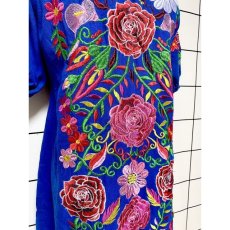 画像9: 花刺繍 袖にも刺繍 ブルー ウエストリボン フォークロア レトロ ヴィンテージワンピース (9)