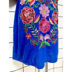 画像10: 花刺繍 袖にも刺繍 ブルー ウエストリボン フォークロア レトロ ヴィンテージワンピース (10)