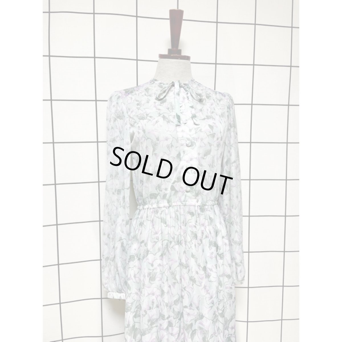 画像4: 透け感 首元リボン 花柄 ウエストゴム レトロ アメリカ古着 ヴィンテージワンピース (4)