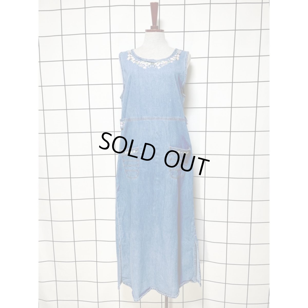 画像1: ★★50％OFF BIGSALE 対象商品★★ デニム 刺繍 古着 ノースリーブ レトロ ヴィンテージワンピース (1)