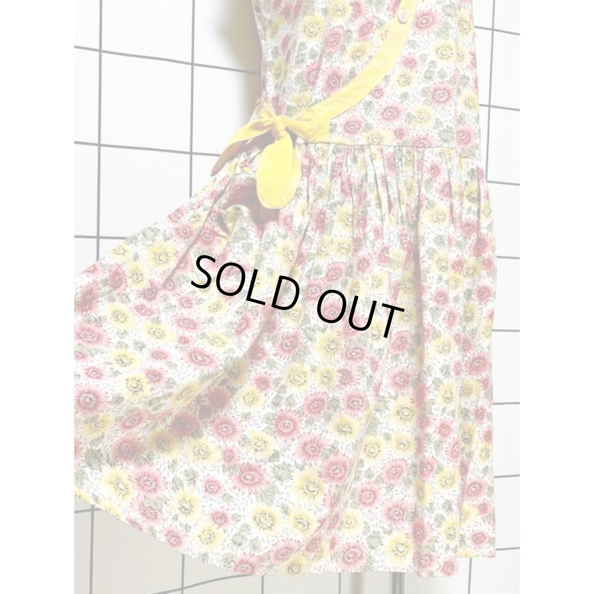 画像10: 花柄 ウエストリボン レトロ ノースリーブ アメリカ古着 ヴィンテージワンピース (10)