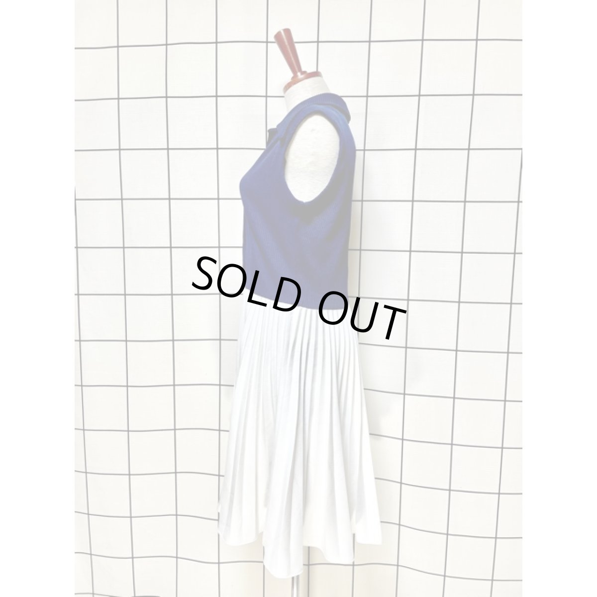 画像2: プリーツ切り替えしデザイン ネイビー ホワイト ノースリーブ レトロクラシカル アメリカ古着 ヴィンテージワンピース (2)