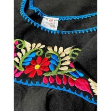 画像8: メキシカンお花刺繍 ブラック カラフルステッチ フォークロア レトロ アメリカ古着 ヴィンテージ刺繍トップス (8)