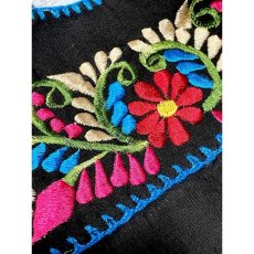 画像10: メキシカンお花刺繍 ブラック カラフルステッチ フォークロア レトロ アメリカ古着 ヴィンテージ刺繍トップス (10)