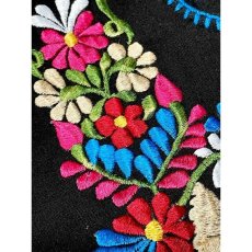 画像9: メキシカンお花刺繍 ブラック カラフルステッチ フォークロア レトロ アメリカ古着 ヴィンテージ刺繍トップス (9)