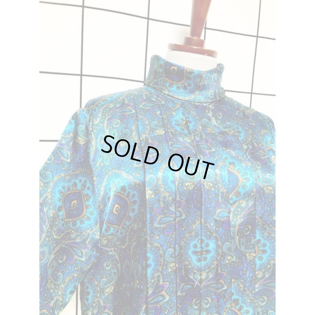 画像6: レトロサイケ オリエンタル柄 総柄 タートルネック フロントタック アメリカ古着 長袖 シャツ ヴィンテージトップス (6)