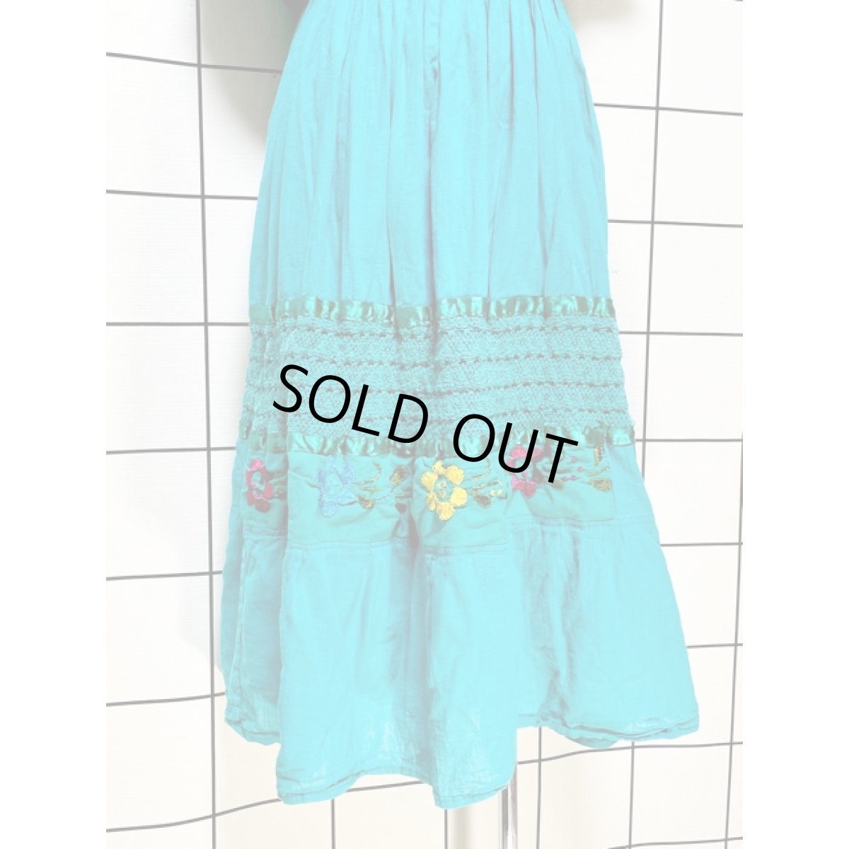 画像9: お花刺繍 レース サテンテープ ノースリーブ レトロ  アメリカ古着 ヴィンテージワンピース (9)