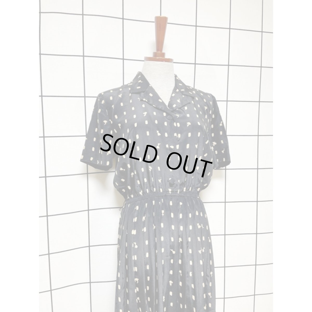 画像3: スクエア 花柄モチーフ プリーツ切り替え ウエストゴム レトロ 古着 ヴィンテージワンピース (3)