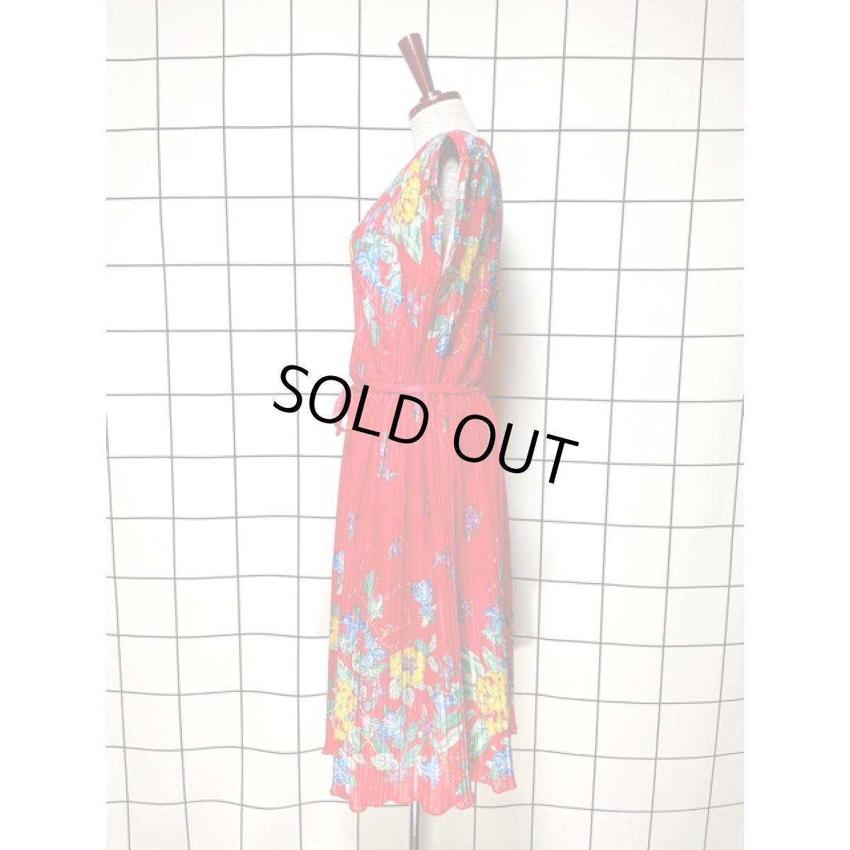 画像2: 花柄 プリーツ レッド ウエストゴム レトロ アメリカ古着 ヴィンテージワンピース (2)