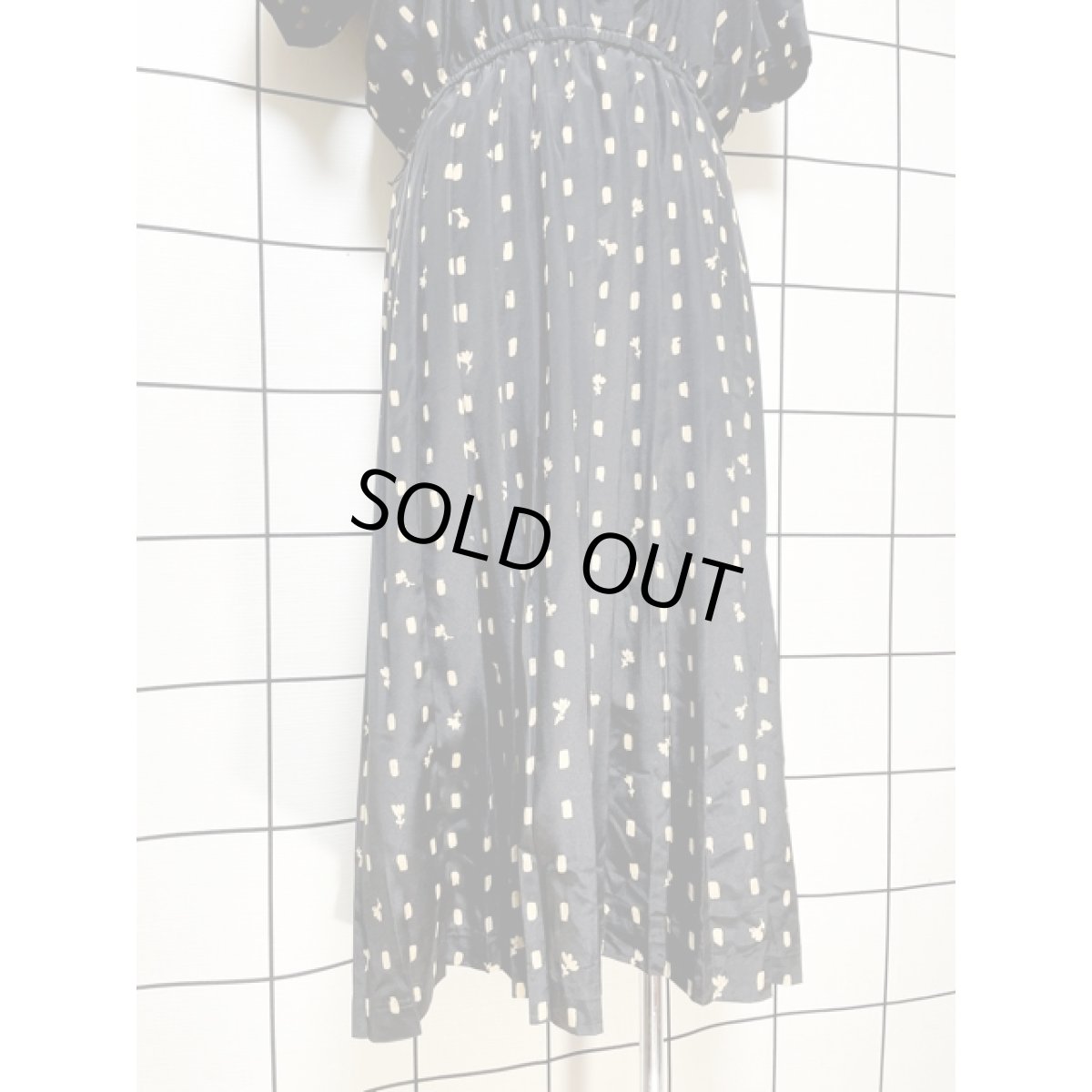 画像8: スクエア 花柄モチーフ プリーツ切り替え ウエストゴム レトロ 古着 ヴィンテージワンピース (8)