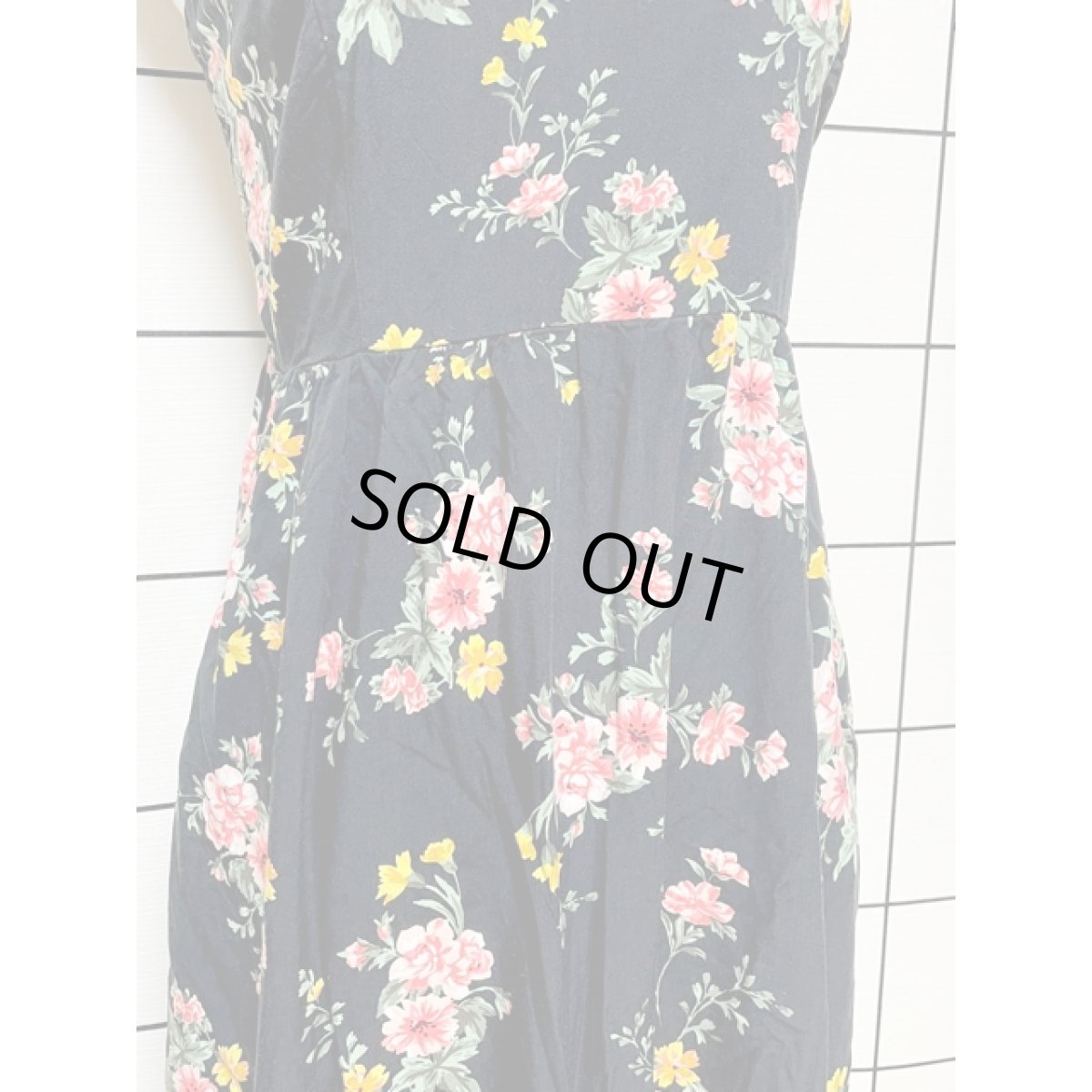 画像9: 花柄 ブラック 重ね着にも便利 レトロ アメリカ古着 キャミワンピース (9)