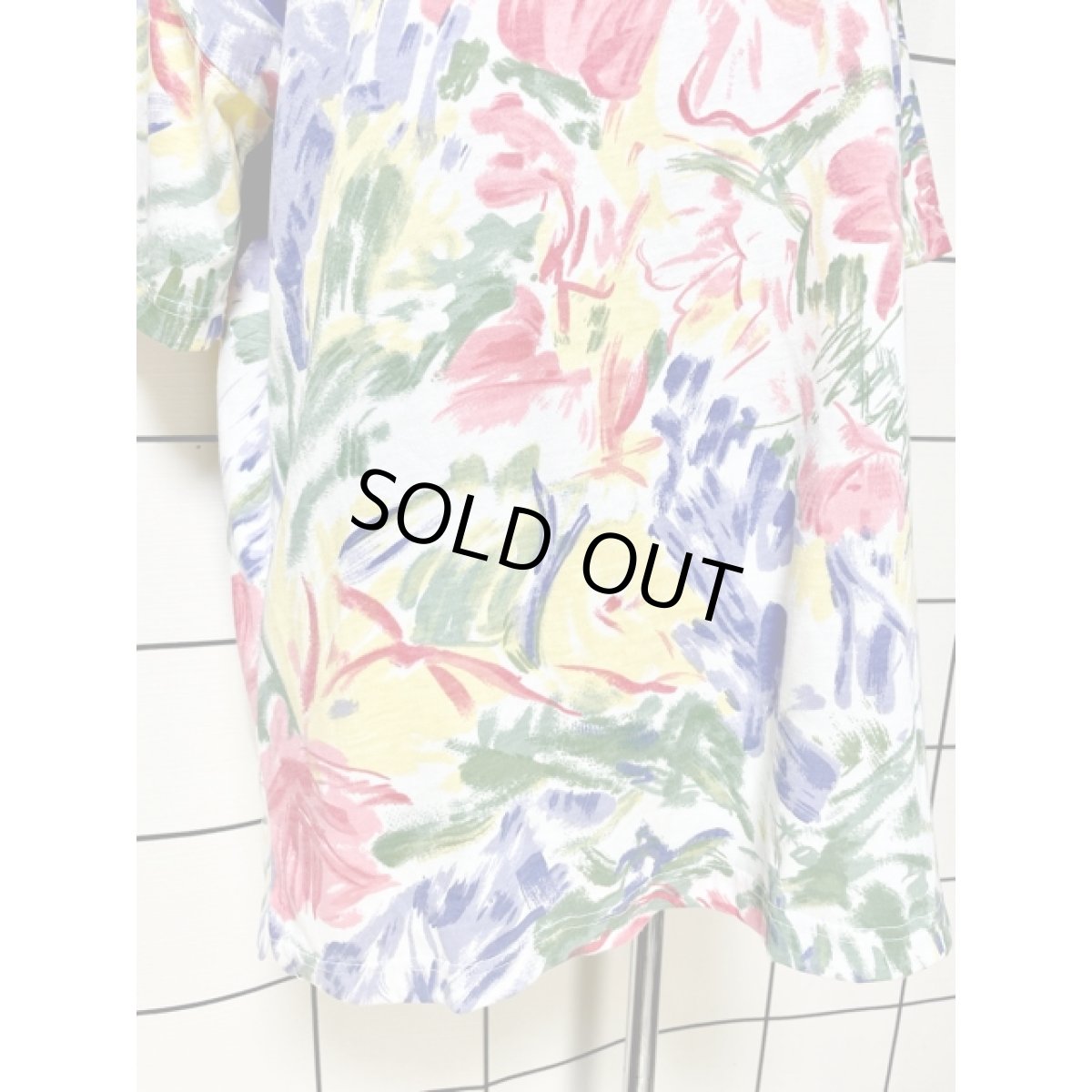 画像7: オーバーサイズコーデにぴったり アート調 花柄 総柄 アメリカ古着 半袖 シャツ ヴィンテージTシャツ (7)