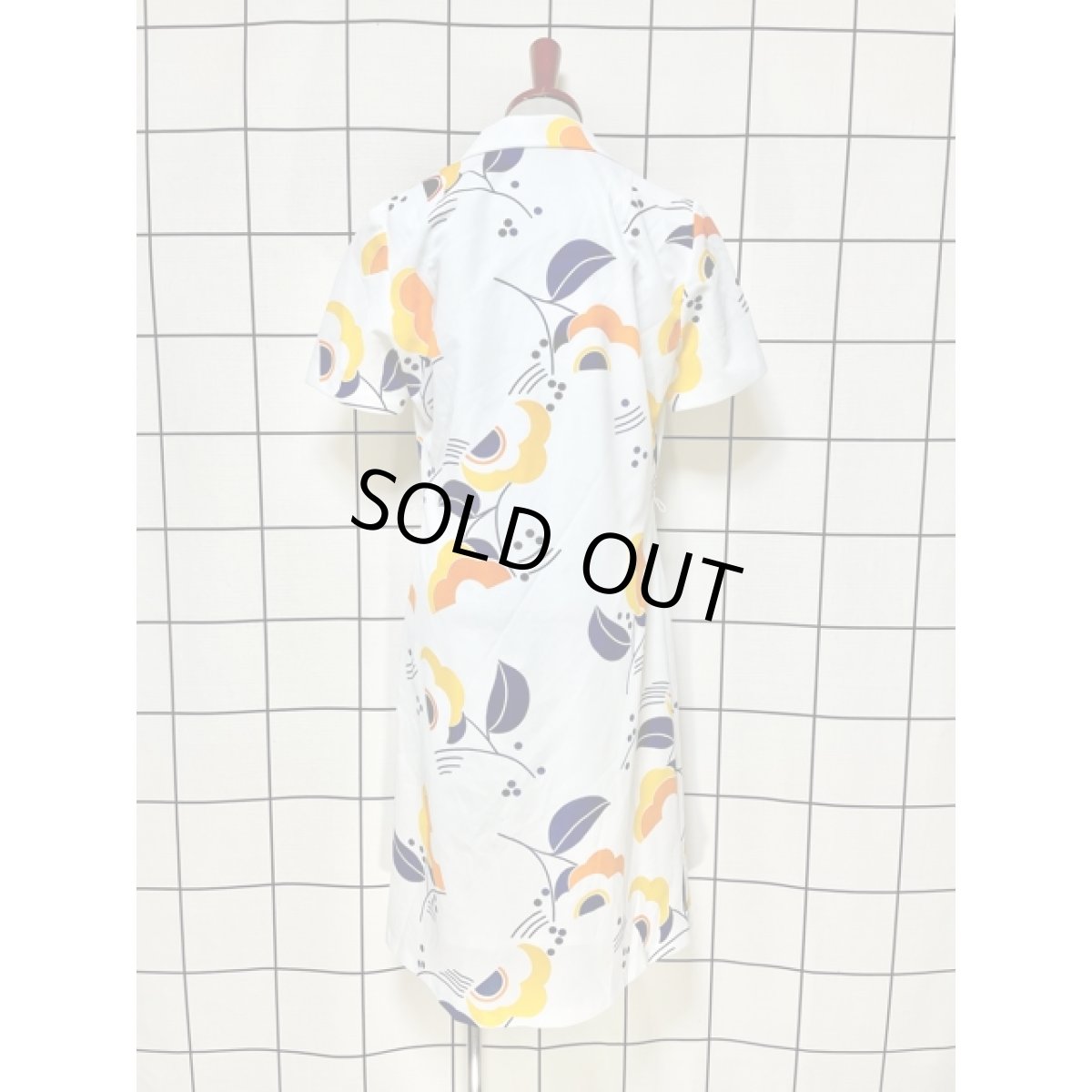 画像2: レトロポップ 花柄モチーフ 半袖 レトロ ヨーロッパ古着 ヴィンテージワンピース (2)