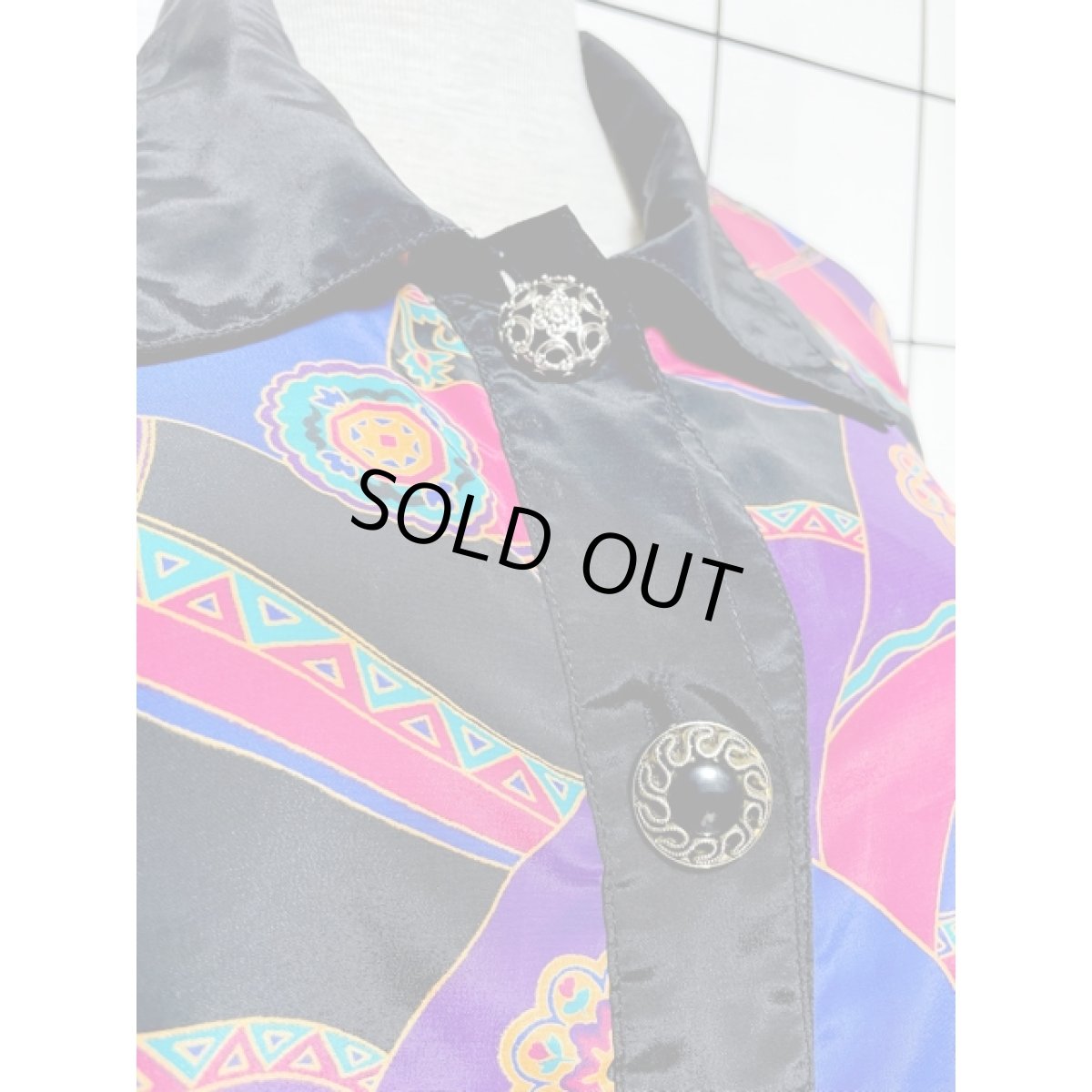 画像7: レトロサイケ オーバーサイズコーデにもおすすめ 花柄 大ぶりボタン アメリカ古着 長袖 シャツ ヴィンテージブラウス (7)