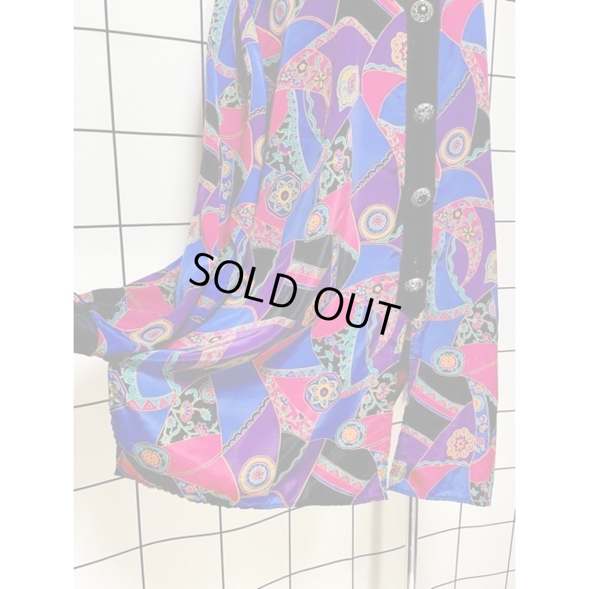 画像9: レトロサイケ オーバーサイズコーデにもおすすめ 花柄 大ぶりボタン アメリカ古着 長袖 シャツ ヴィンテージブラウス (9)