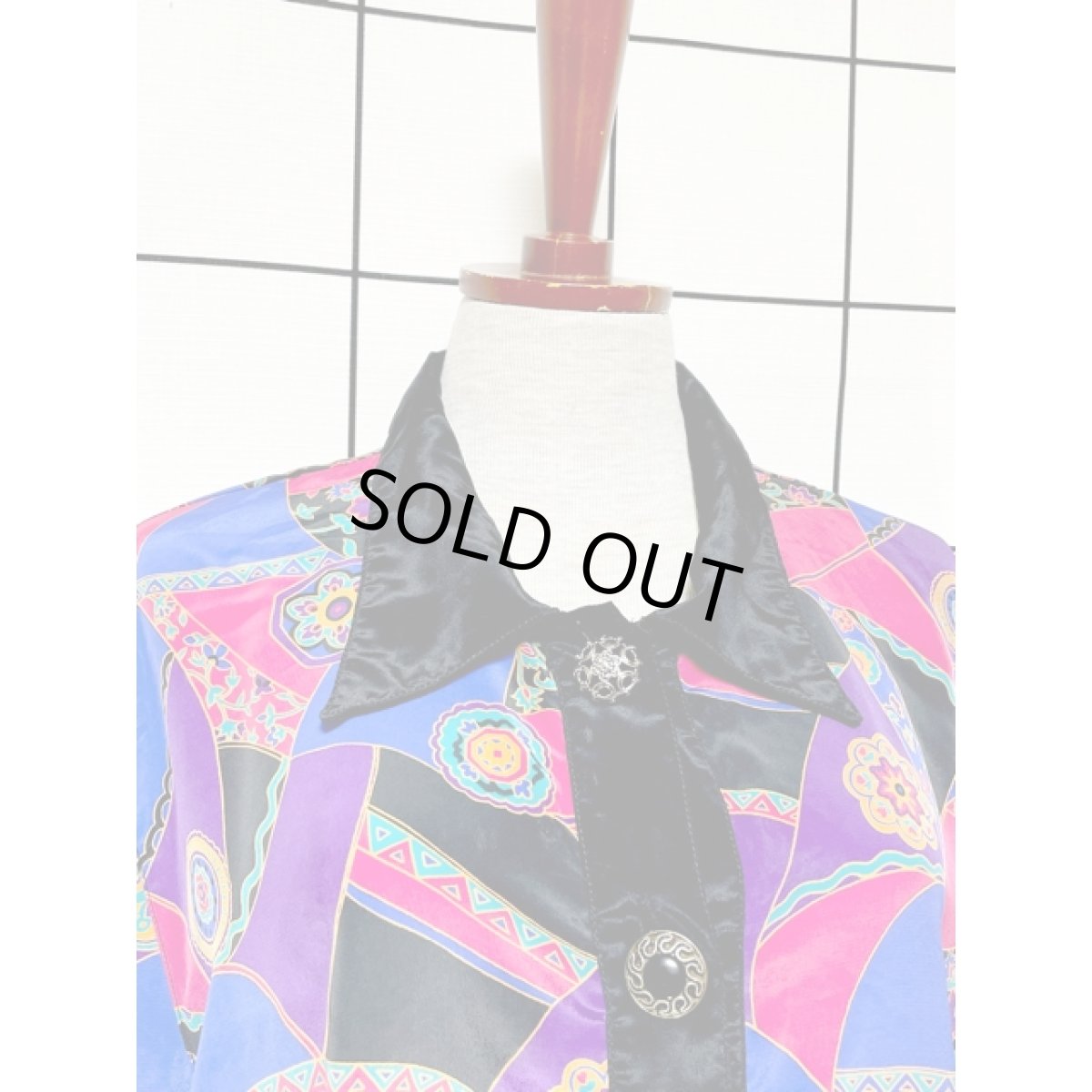 画像5: レトロサイケ オーバーサイズコーデにもおすすめ 花柄 大ぶりボタン アメリカ古着 長袖 シャツ ヴィンテージブラウス (5)