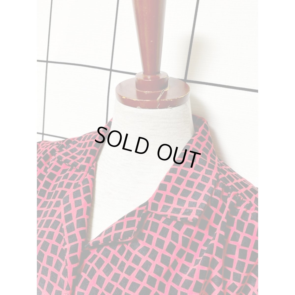 画像4: スクエア柄 レッド ベルト付 ウエストゴム レトロ アメリカ古着 ヴィンテージワンピース (4)