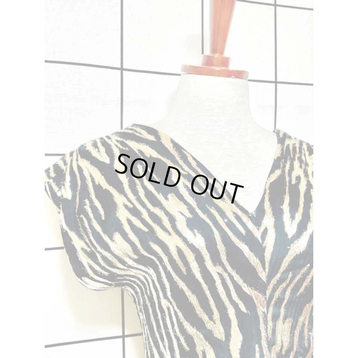 画像6: パーティー衣装にもおすすめ ゴールドカラー ラメ  ブラック ノースリーブ クラシカル レトロ アメリカ古着 ヴィンテージドレス (6)