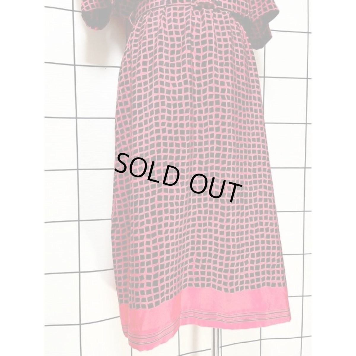 画像8: スクエア柄 レッド ベルト付 ウエストゴム レトロ アメリカ古着 ヴィンテージワンピース (8)