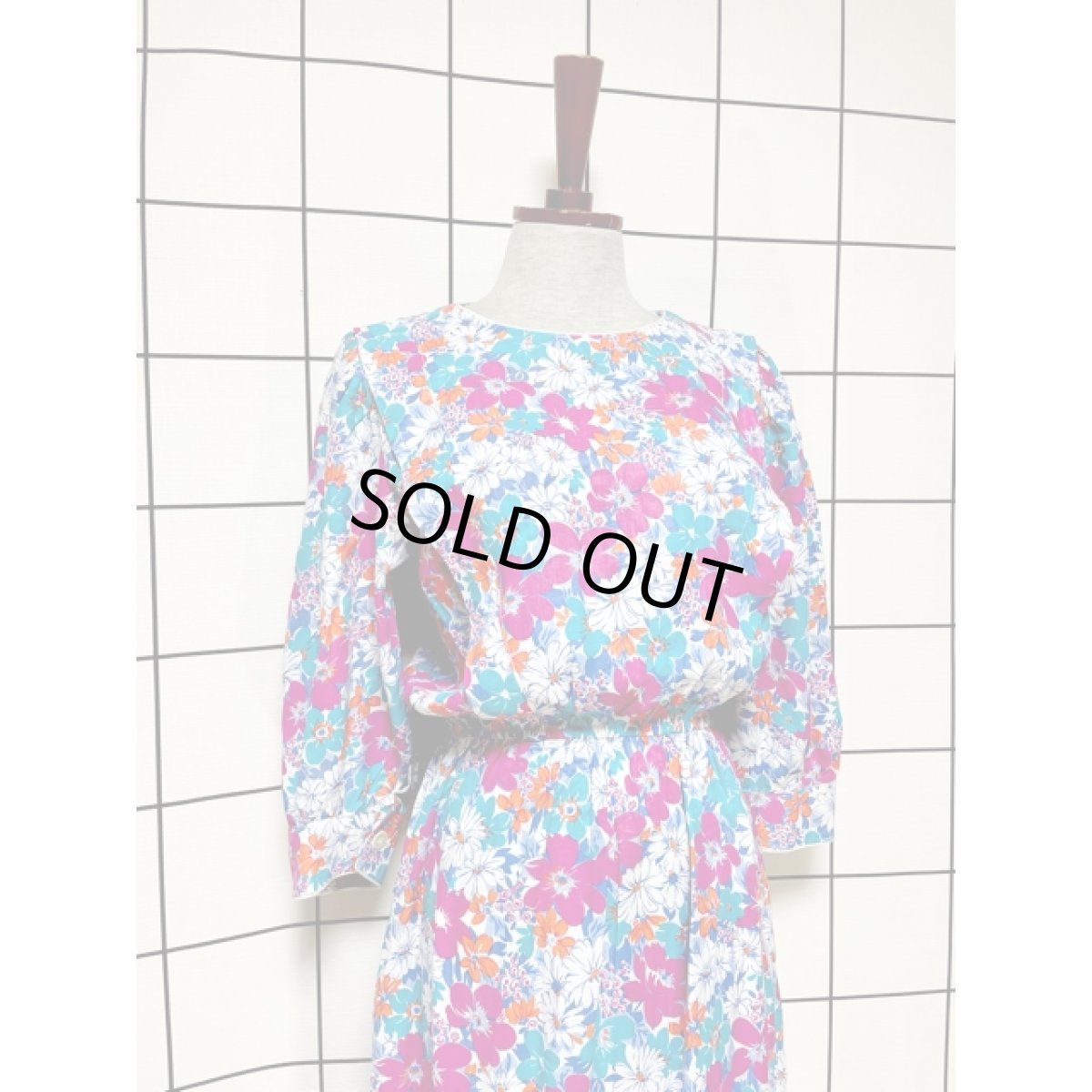 画像4: 総花柄 アート調 ウエストゴム レトロ アメリカ古着 ヴィンテージワンピース (4)