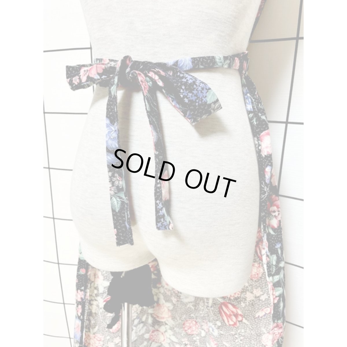 画像5: ヨーロッパ古着 ブラック 花柄 EURO ヴィンテージエプロンドレス (5)