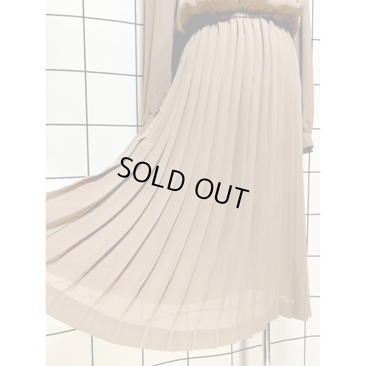 画像9: プリーツ切り替え タック 無地 ウエストゴム レトロ アメリカ古着 ヴィンテージワンピース (9)