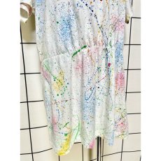 画像7: アート柄 ホワイト ウエストゴム レトロ 古着 半袖 シャツ ヴィンテージロングTシャツ (7)