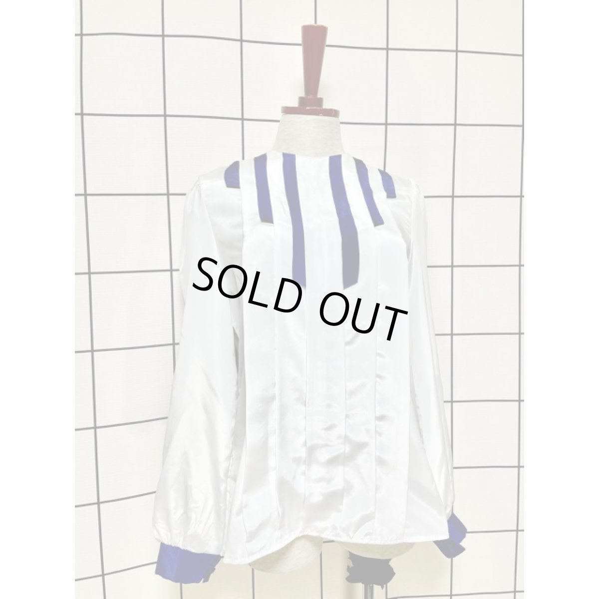 画像4: ホワイト ネイビー タック ノーカラー アメリカ古着 長袖 シャツ ヴィンテージブラウス (4)