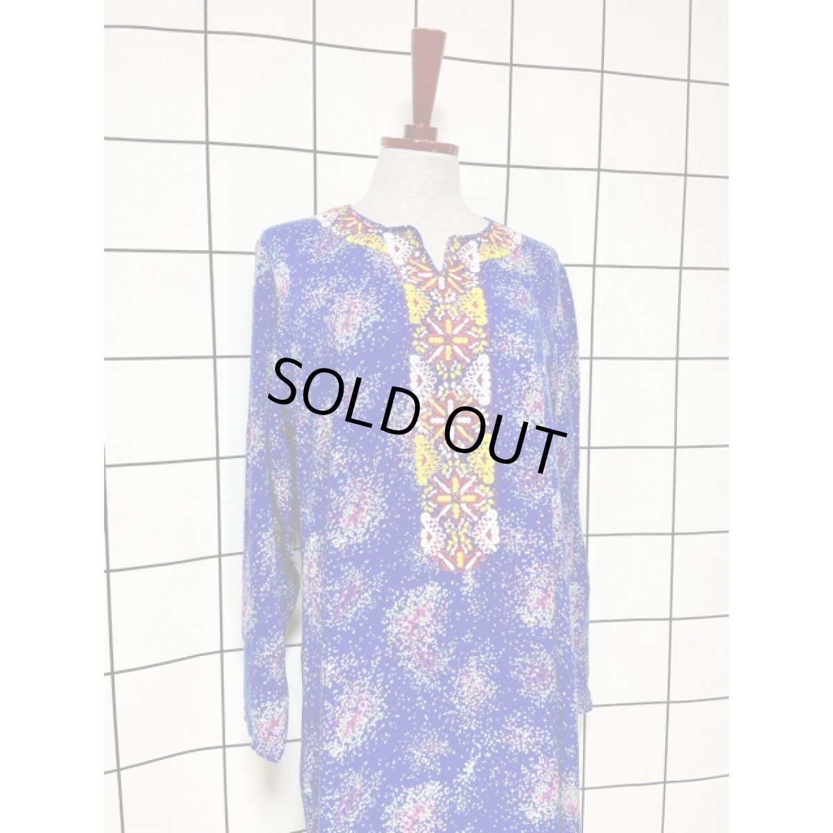 画像4: カラフル刺繍 ブルー フォークロア レトロ アメリカ古着 ヴィンテージロングワンピース (4)