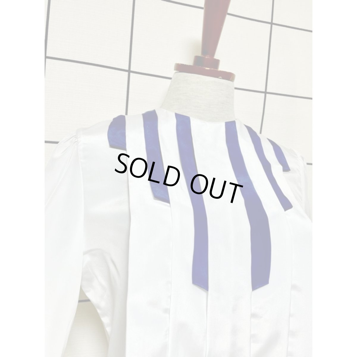 画像7: ホワイト ネイビー タック ノーカラー アメリカ古着 長袖 シャツ ヴィンテージブラウス (7)