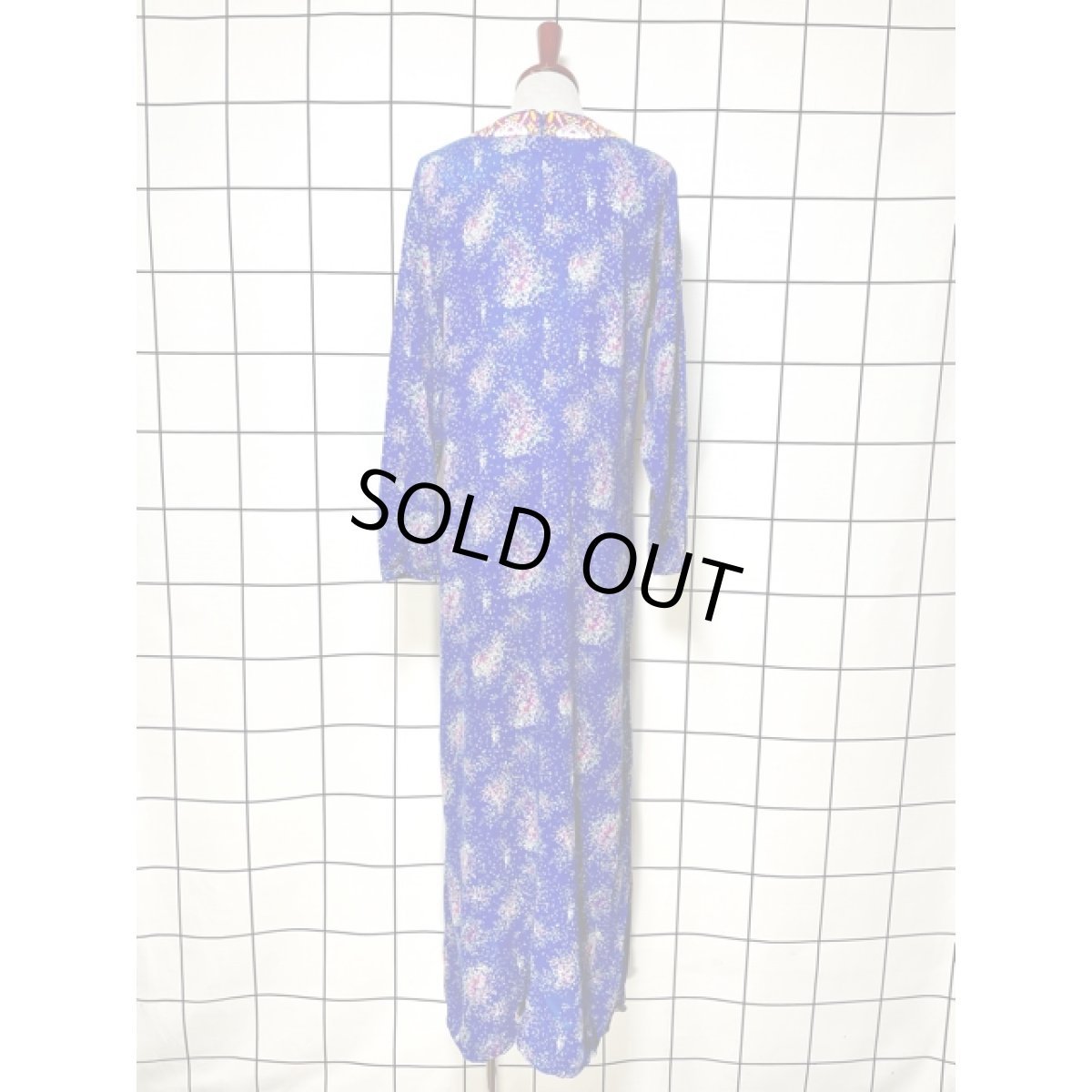 画像2: カラフル刺繍 ブルー フォークロア レトロ アメリカ古着 ヴィンテージロングワンピース (2)