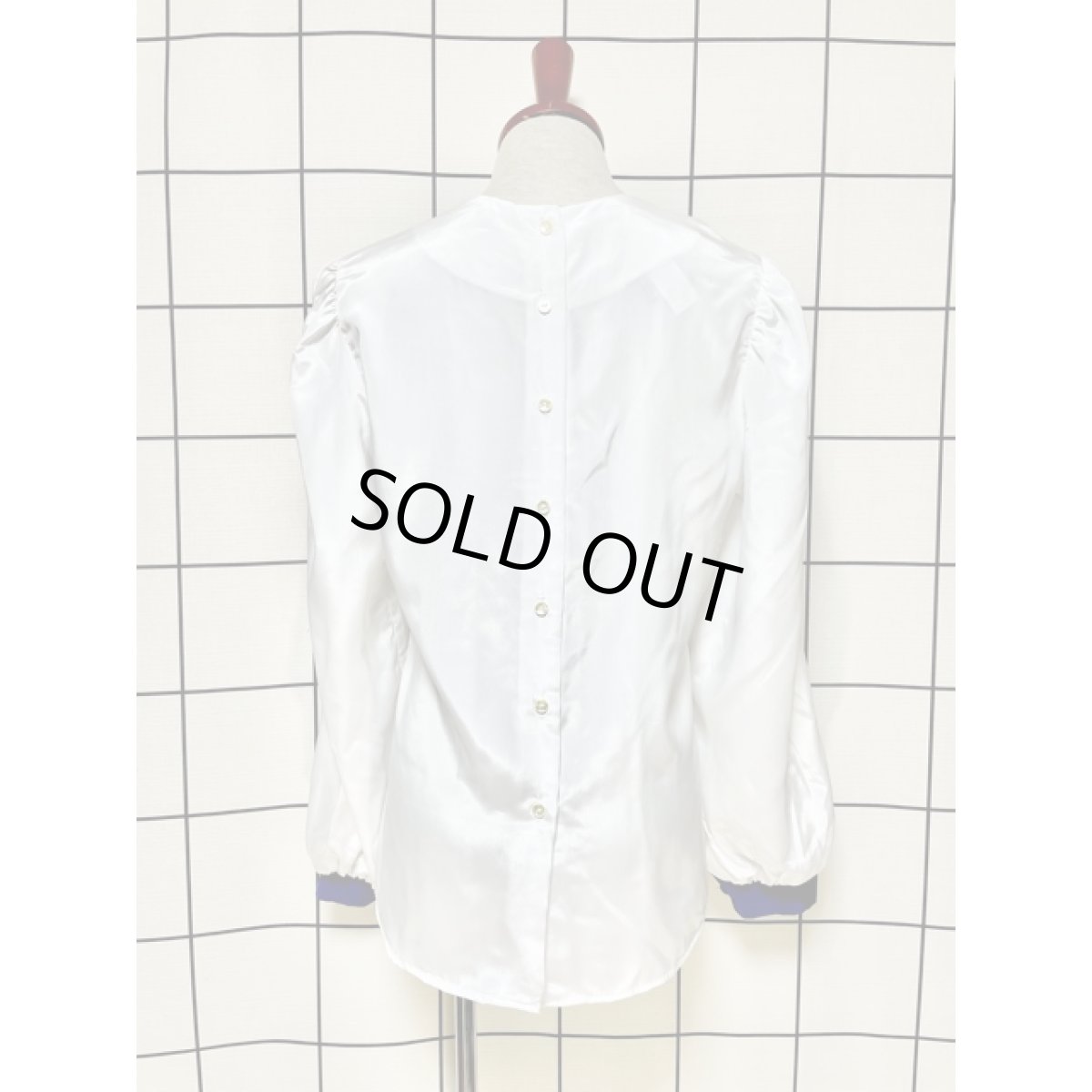 画像2: ホワイト ネイビー タック ノーカラー アメリカ古着 長袖 シャツ ヴィンテージブラウス (2)