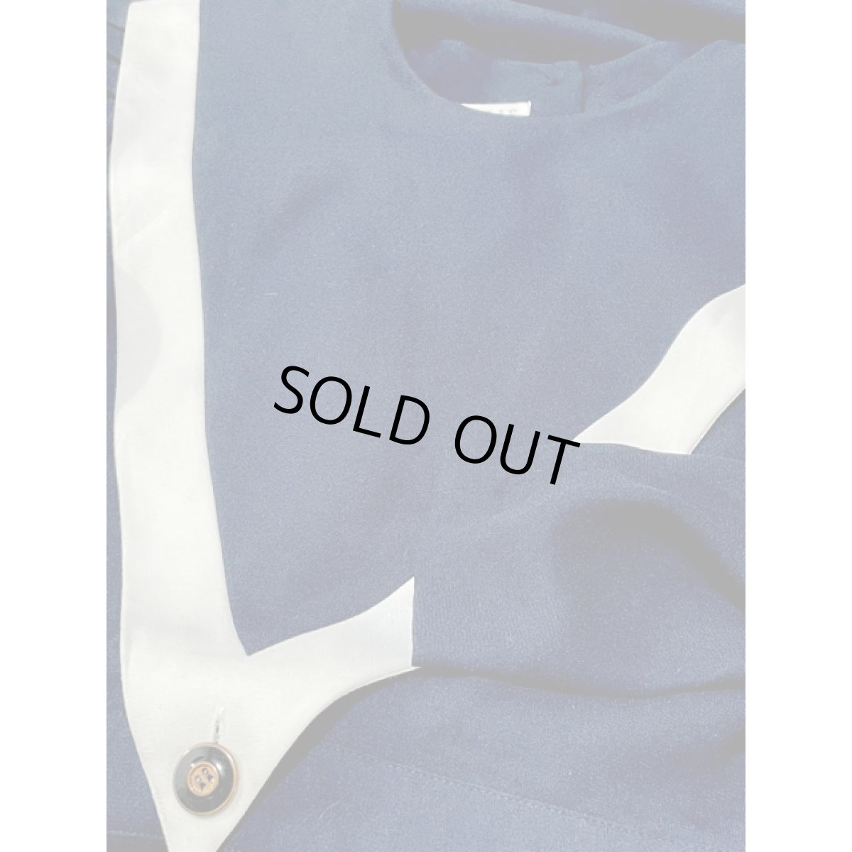 画像12: フロントVデザイン ネイビー 後ろボタン レトロ アメリカ古着 ヴィンテージワンピース (12)