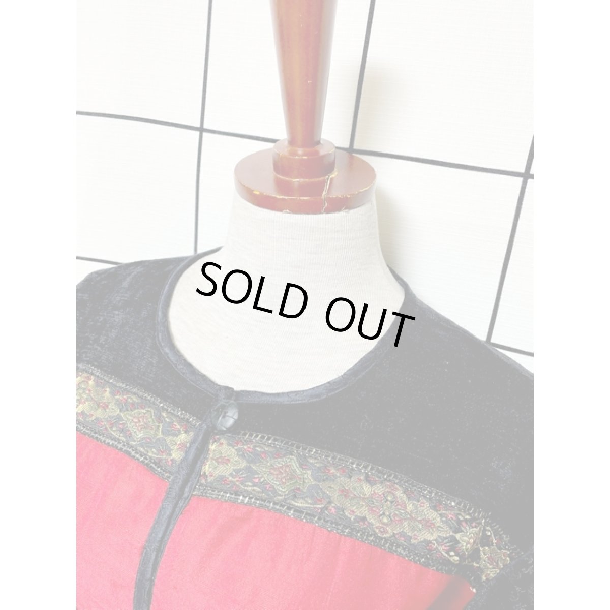 画像4: ベロア 織り模様 刺繍入りテープ レトロ アメリカ古着 ヴィンテージジャケット (4)