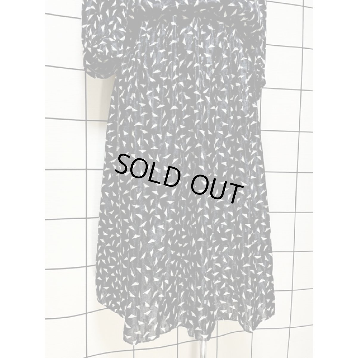 画像9: アート調 モノクロ ウエストゴム 長袖 レトロ アメリカ古着 ヴィンテージワンピース (9)