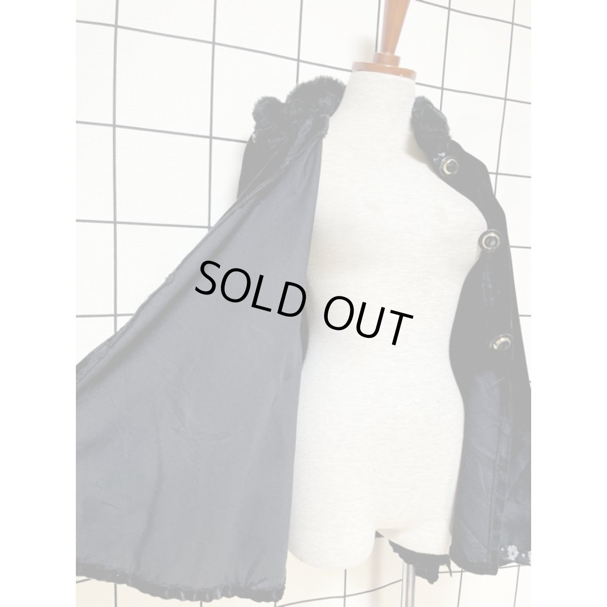 画像8: ベロア 首元ボア お花リボンテープ ブラック 黒  レトロ アメリカ古着 ヴィンテージマント (8)