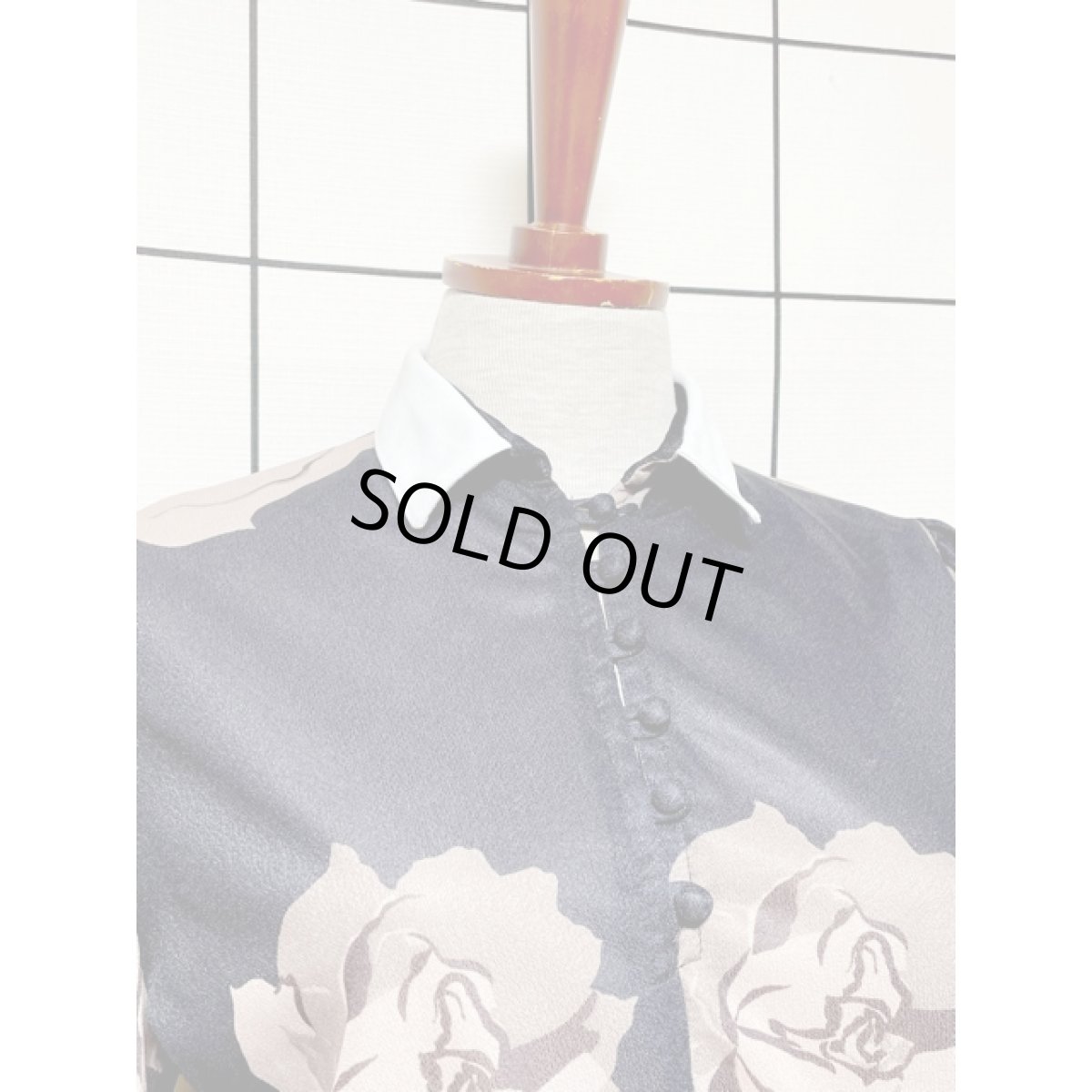 画像5: 大胆な花柄 襟切り替え ブラック 黒 ウエストゴム レトロ アメリカ古着 ヴィンテージワンピース (5)