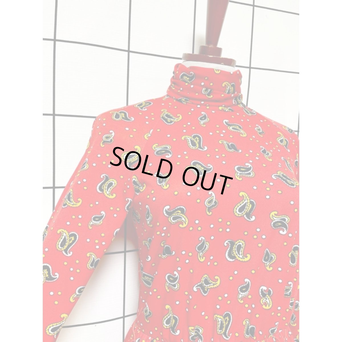 画像8: ドット ペイズリーモチーフ タートルネック レッド ウエストゴム レトロ 長袖 アメリカ古着 ヴィンテージワンピース (8)