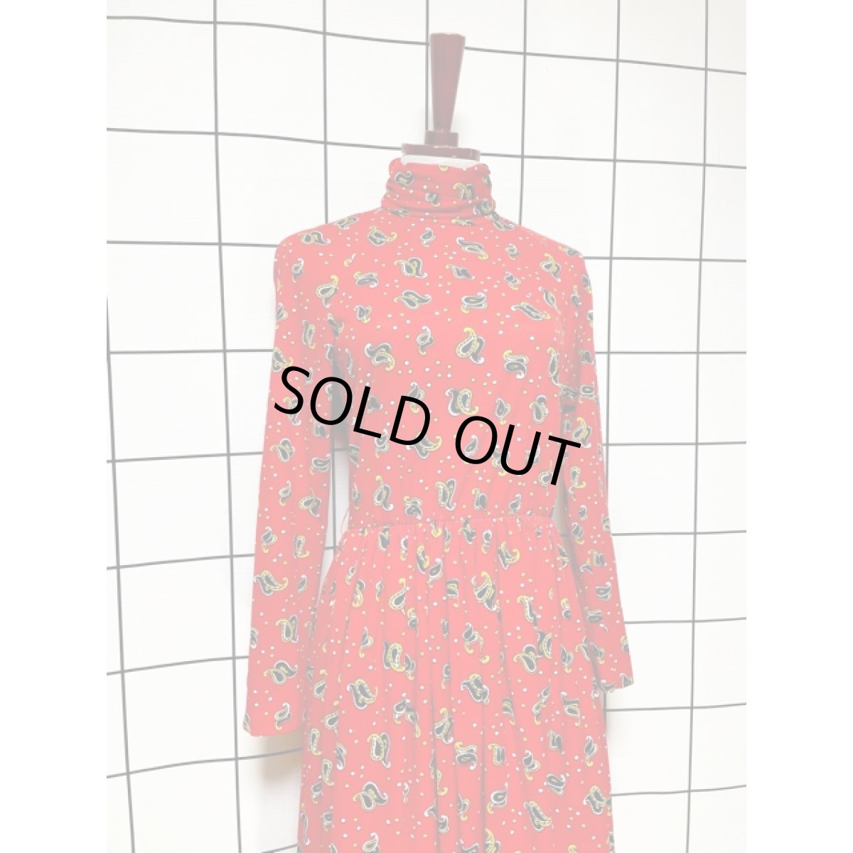 画像4: ドット ペイズリーモチーフ タートルネック レッド ウエストゴム レトロ 長袖 アメリカ古着 ヴィンテージワンピース (4)