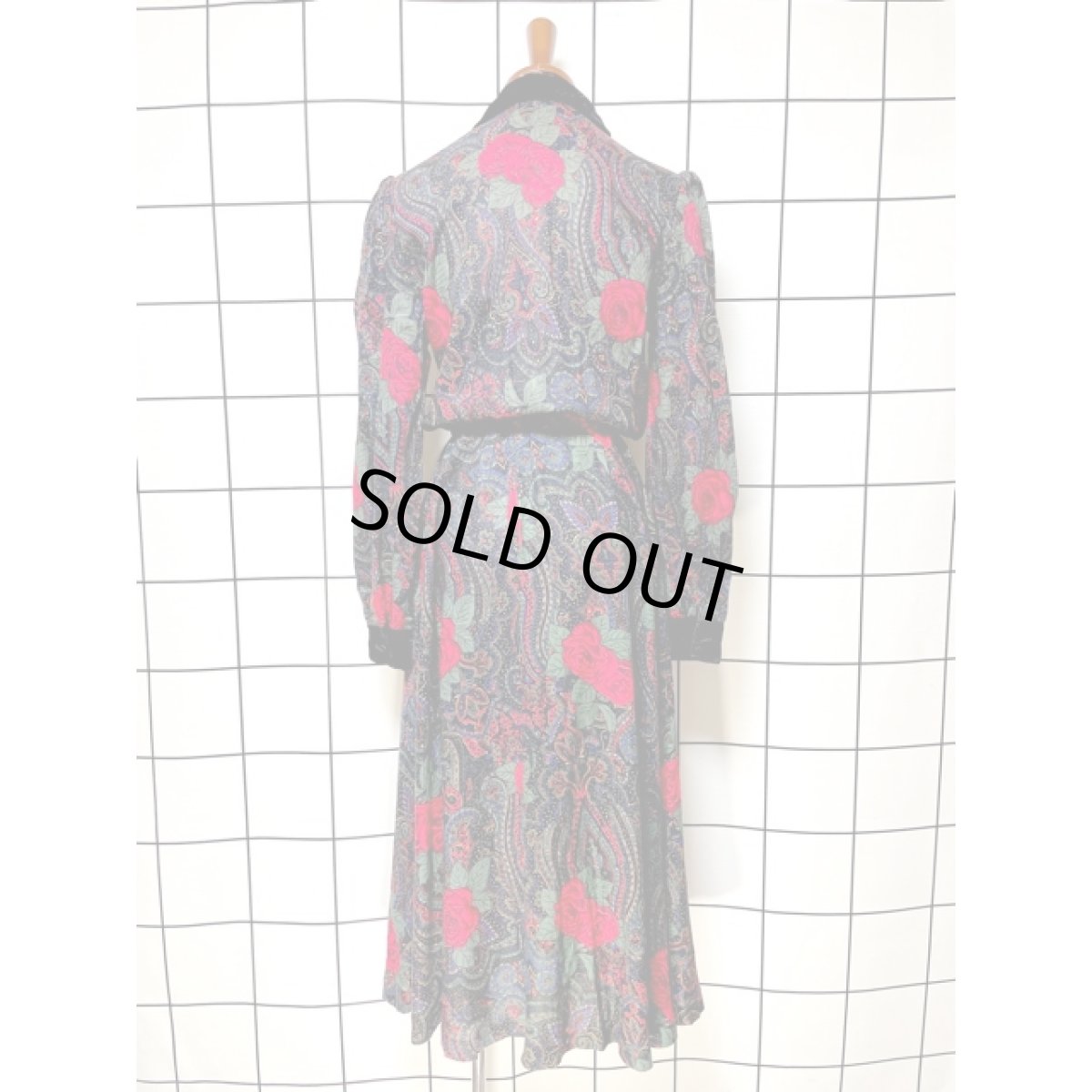 画像2: 薔薇柄 ベルベット切り替え ウエストゴム レトロ 長袖 アメリカ古着 ヴィンテージワンピース (2)