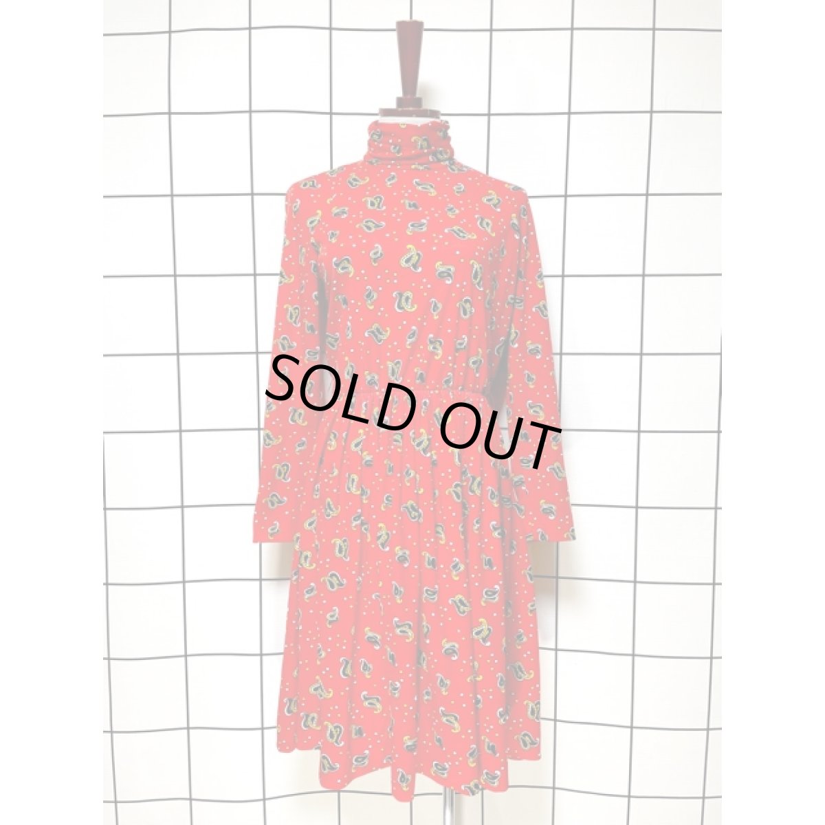 画像1: ドット ペイズリーモチーフ タートルネック レッド ウエストゴム レトロ 長袖 アメリカ古着 ヴィンテージワンピース (1)