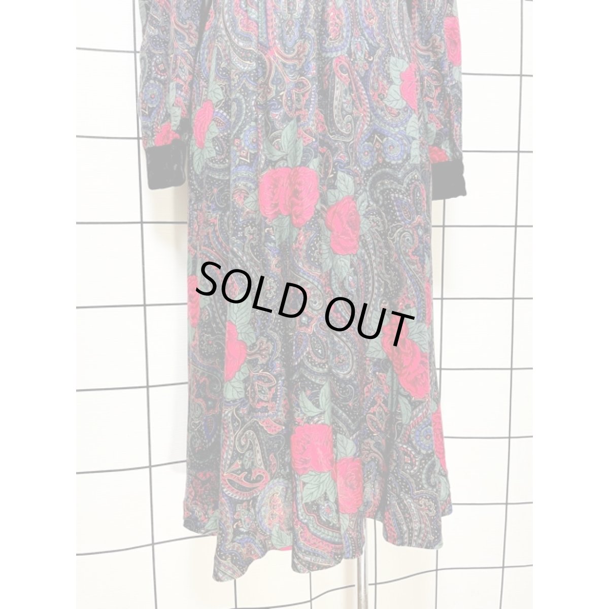 画像9: 薔薇柄 ベルベット切り替え ウエストゴム レトロ 長袖 アメリカ古着 ヴィンテージワンピース (9)