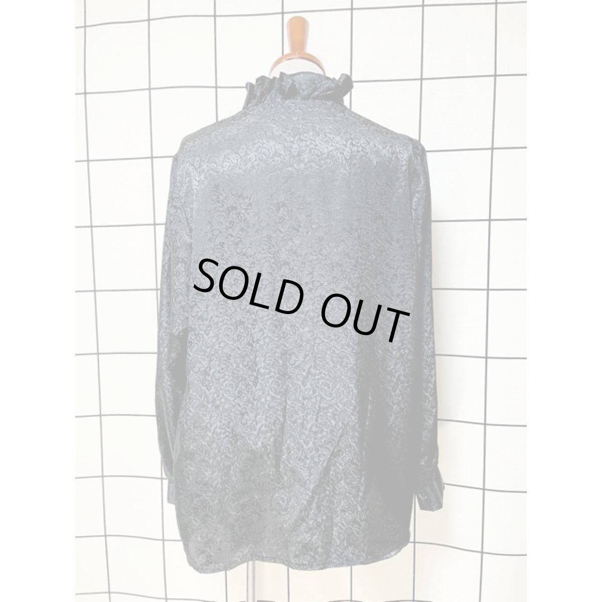 画像2: 首元フリル 花模様織り タック ブラック 長袖 シャツ レトロ アメリカ古着 ヴィンテージブラウス (2)