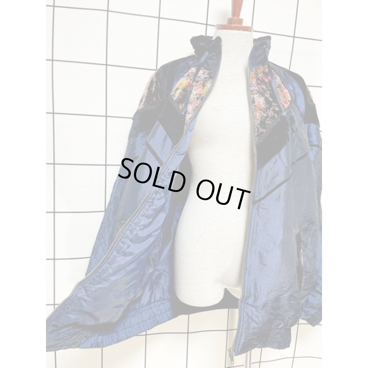 画像9: 花柄ベルベット切り替え ネイビー ジップアップ アメリカ古着 ジャンパー ブルゾン ヴィンテージナイロンジャケット (9)