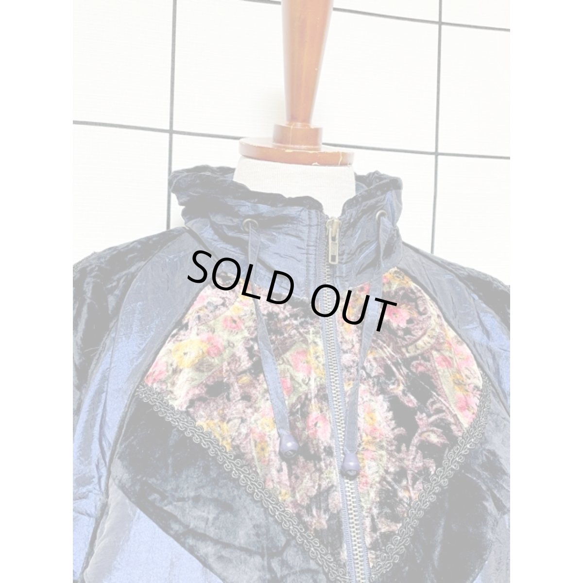 画像5: 花柄ベルベット切り替え ネイビー ジップアップ アメリカ古着 ジャンパー ブルゾン ヴィンテージナイロンジャケット (5)