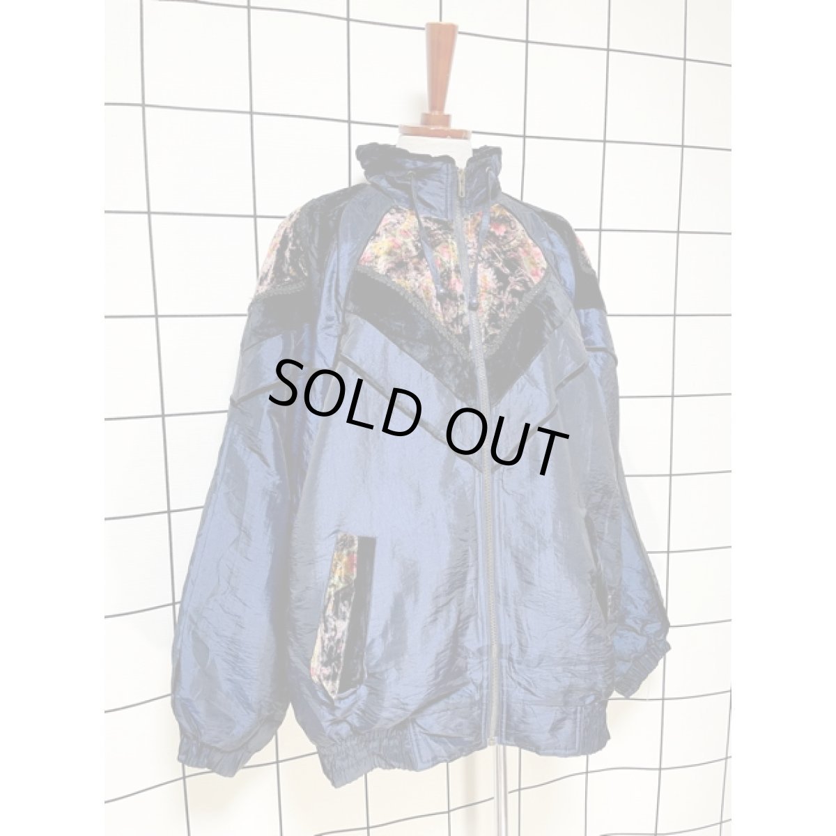 画像3: 花柄ベルベット切り替え ネイビー ジップアップ アメリカ古着 ジャンパー ブルゾン ヴィンテージナイロンジャケット (3)