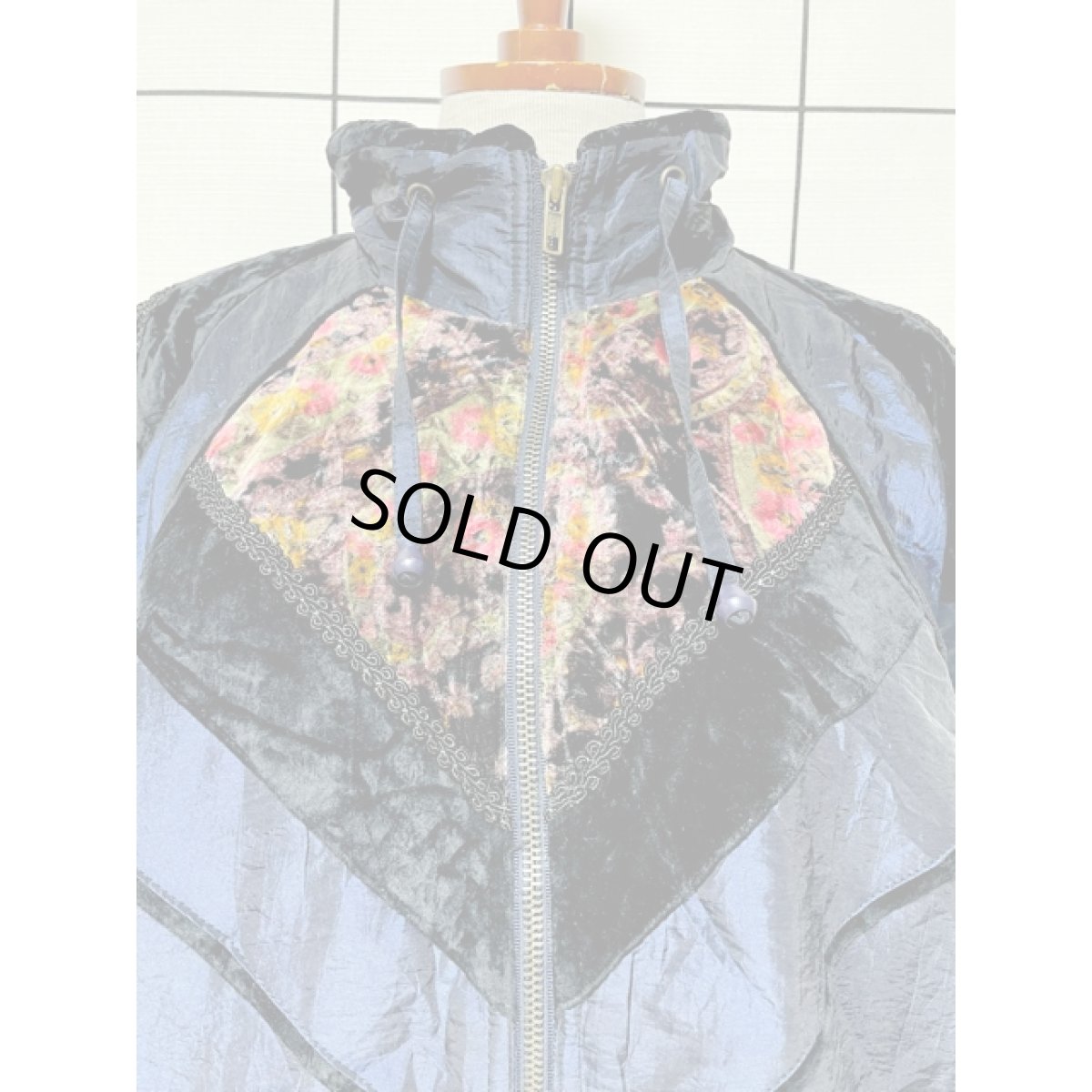 画像8: 花柄ベルベット切り替え ネイビー ジップアップ アメリカ古着 ジャンパー ブルゾン ヴィンテージナイロンジャケット (8)