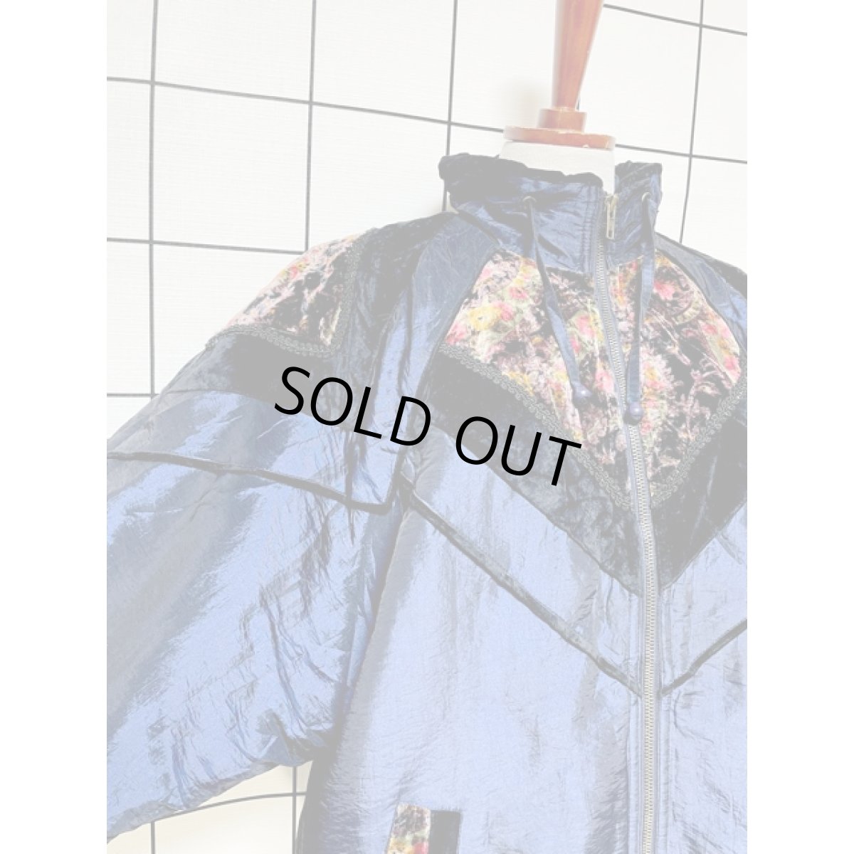 画像6: 花柄ベルベット切り替え ネイビー ジップアップ アメリカ古着 ジャンパー ブルゾン ヴィンテージナイロンジャケット (6)